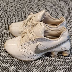 Nike Shox Deliver Sneakers